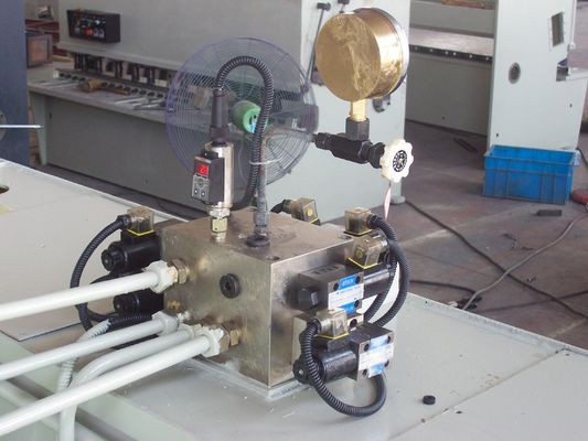 シートメタルギロチン切削機 液圧CNCシートメタル切削機 重量は2000kgから10000kgまで 精密切断ソリューション