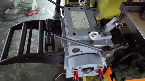 20mm 医薬キャップ直径コイル供給ライン、安川または三菱サーボモーターと200トンプレス機を活用した製造