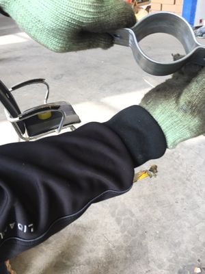 100トンの容量を持つ自動機械プレス機